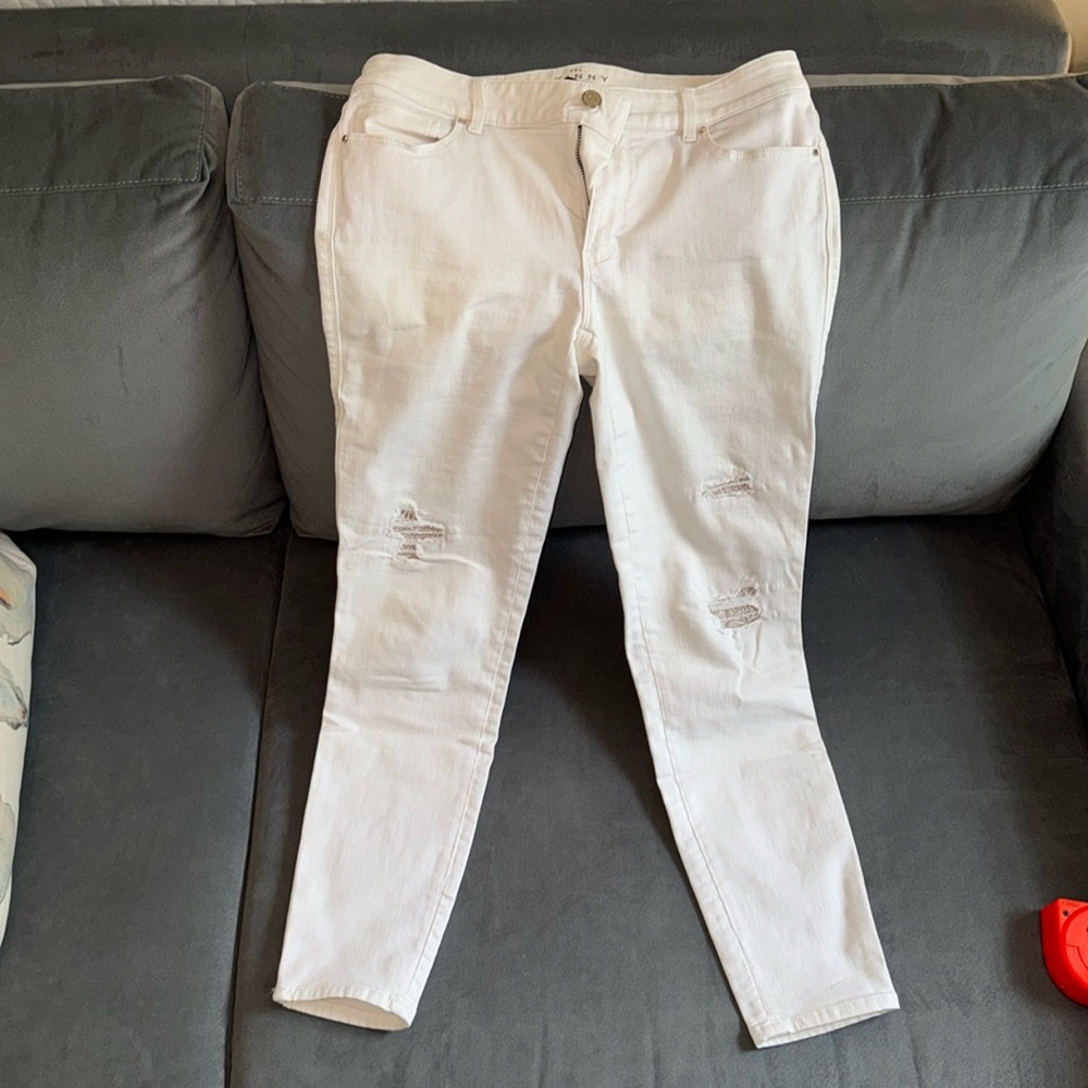 WHBM Skinny Crop White Jean